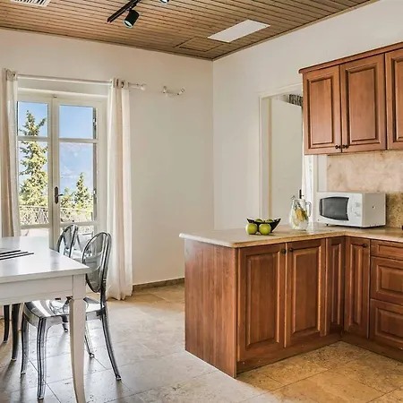 Astria Villa Evretí