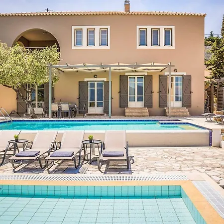 Astria Villa Evretí